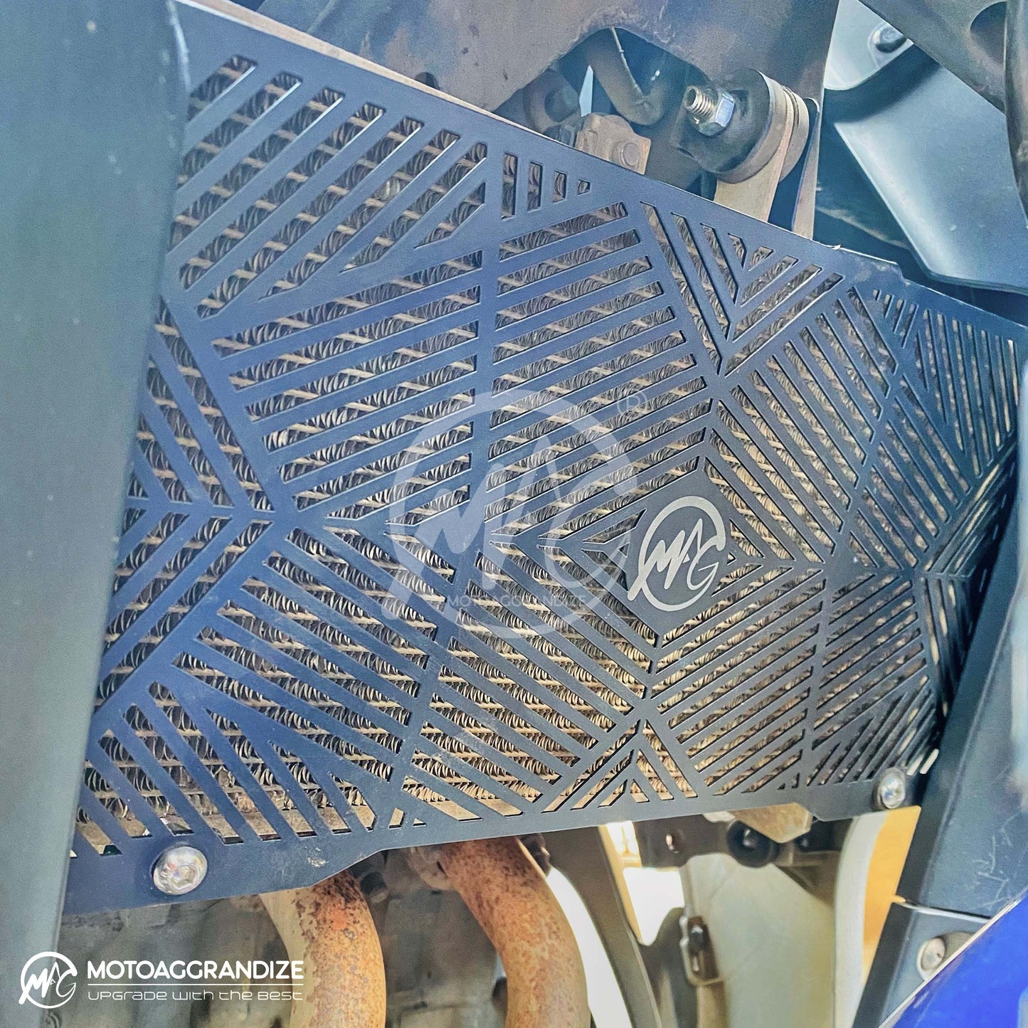 Radiator guard for Yamaha R3