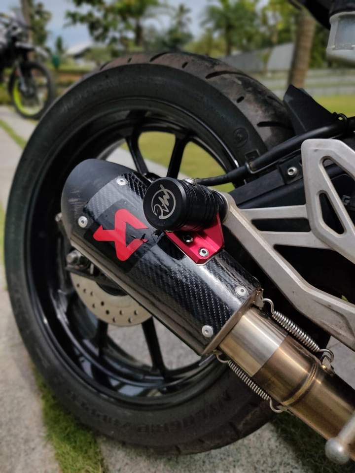 Exhaust slider for Yamaha R15v3 and MT15 | [Compatible with aftermarket exhaust only]